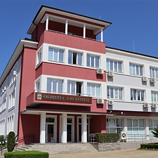 Сградата на Община Лясковец