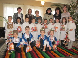 Дечица коледуваха при кмета д-р Гецова