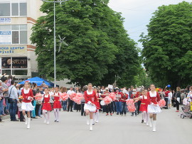 В Деня на писмеността учениците шестваха, пяха и…