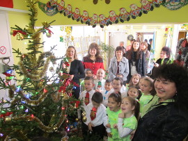 Лясковски деца украсяваха елха заедно с кмета и с…