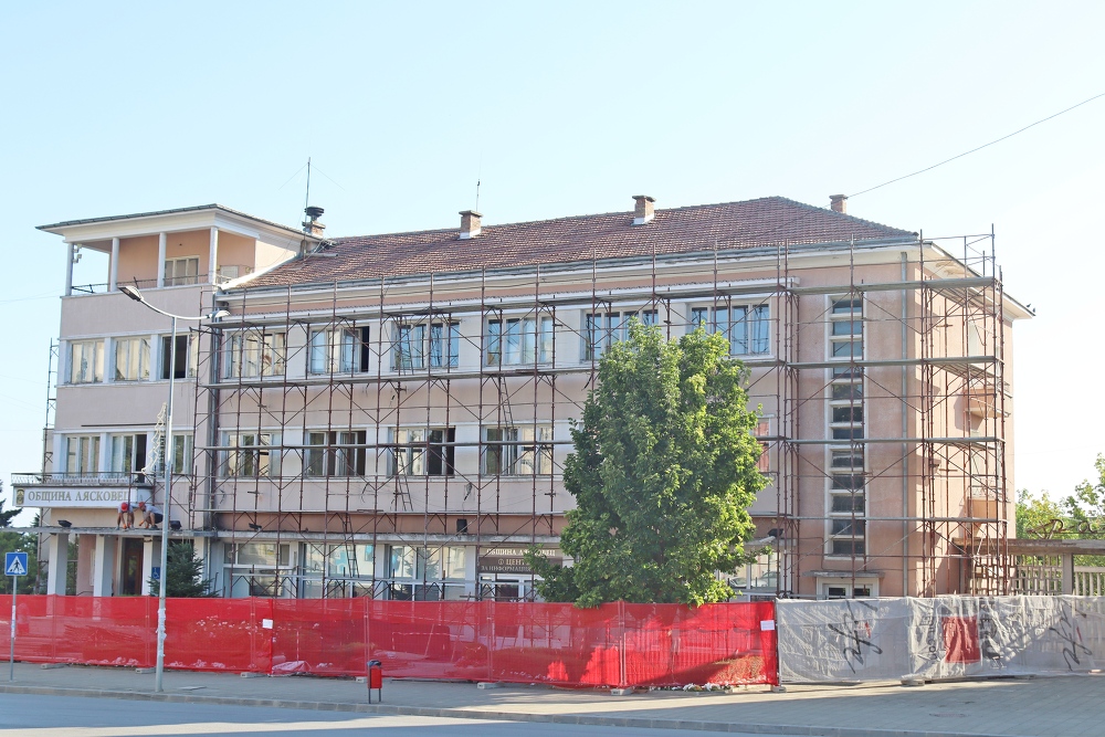 Община Лясковец започна енергийна реконструкция на сградата на общинска администрация