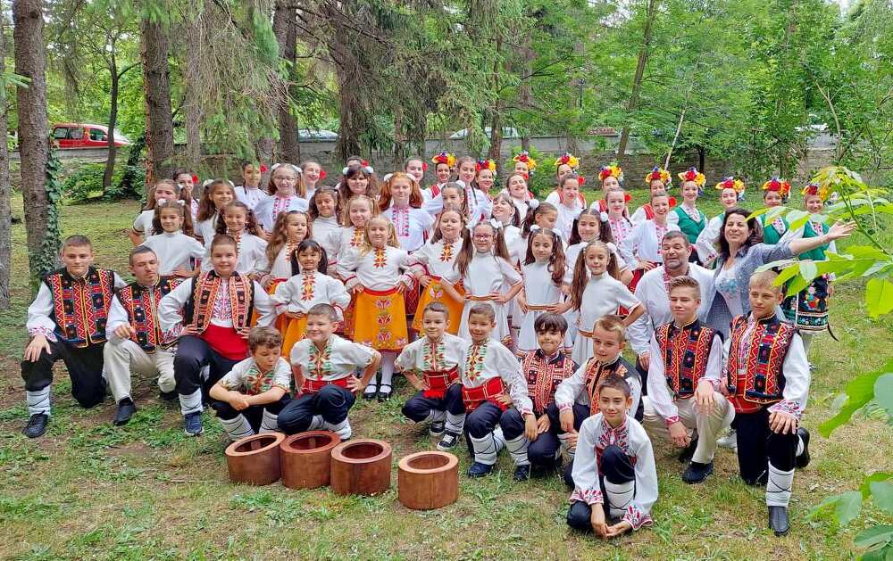 Танцьори и певци от община Лясковец си спечелиха награди от фестивала в Арбанаси