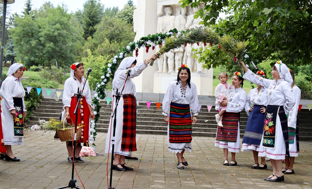 Традиции, кулинария и фолклор показват лясковчани и стражичани в тридневен фестивал в Лясковец