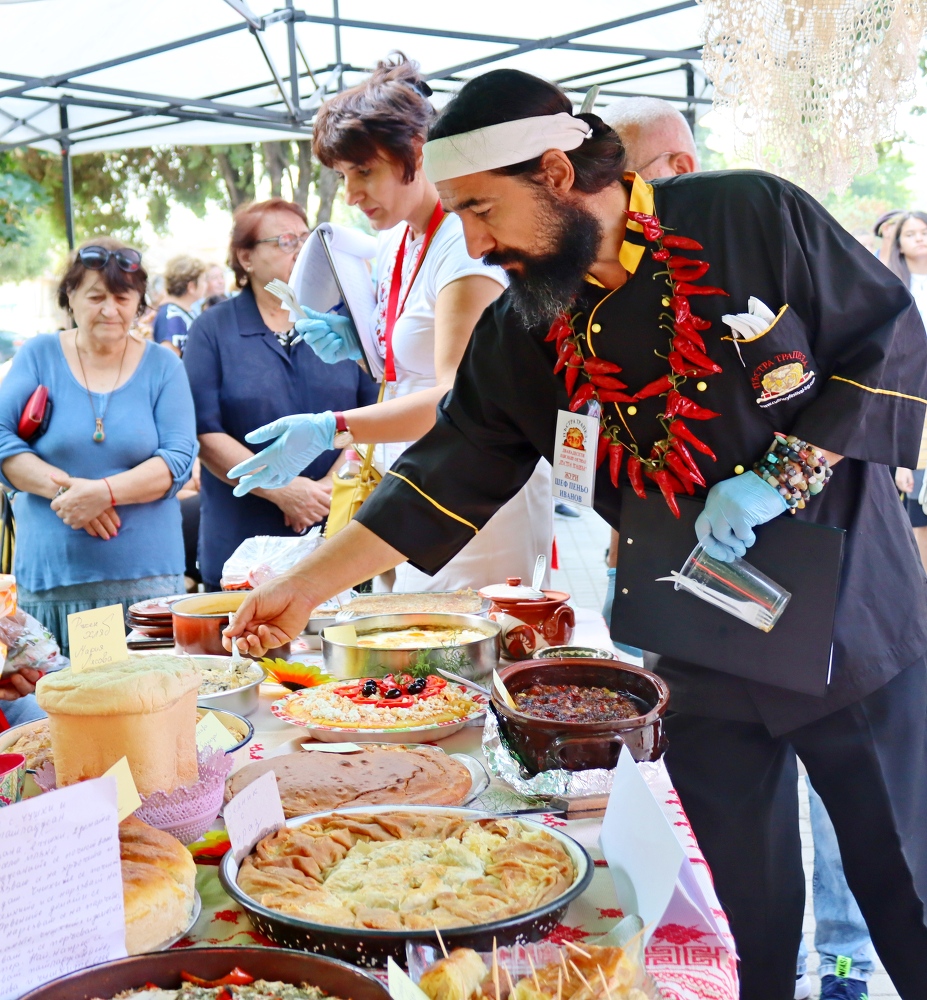 Кулинарният фестивал „Пъстра трапеза“ за тринадесети път ще събере любители на традиционните ни гозби и българския фолклор