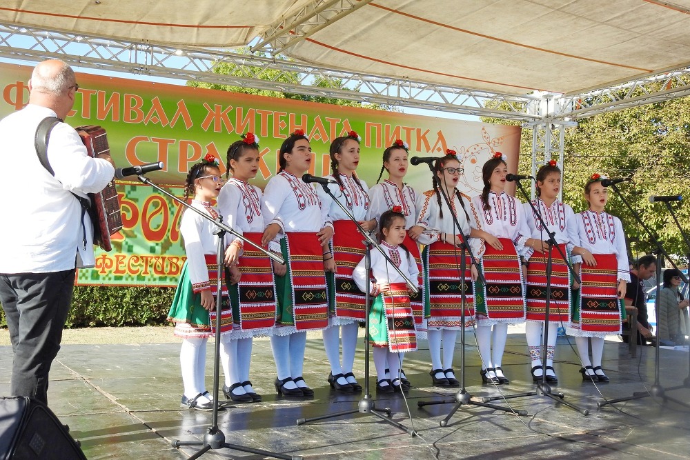 Децата от Драгижевската певческа група „Китчица“ спечелиха златото на фестивала „Фолкстраж