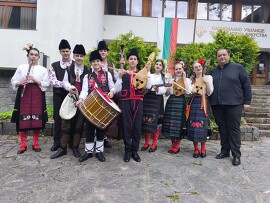 Школата ни за народни инструменти „Потомци“ се…