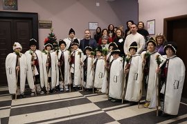 И по-големи коледари нарекоха в сградата на Община&hellip;