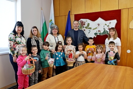 Традиционно с мартенички ще бъдат зарадвани самотни&hellip;