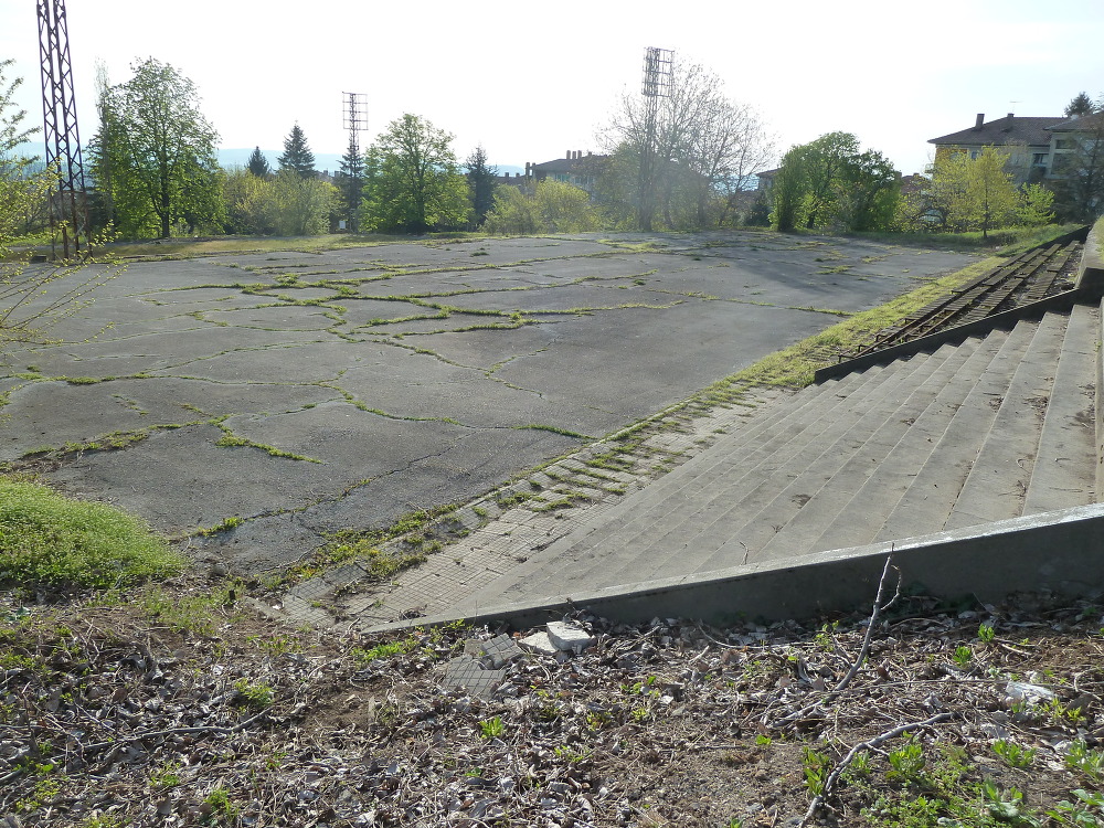 Реконструкция на открити спортни площадки в гр. Лясковец